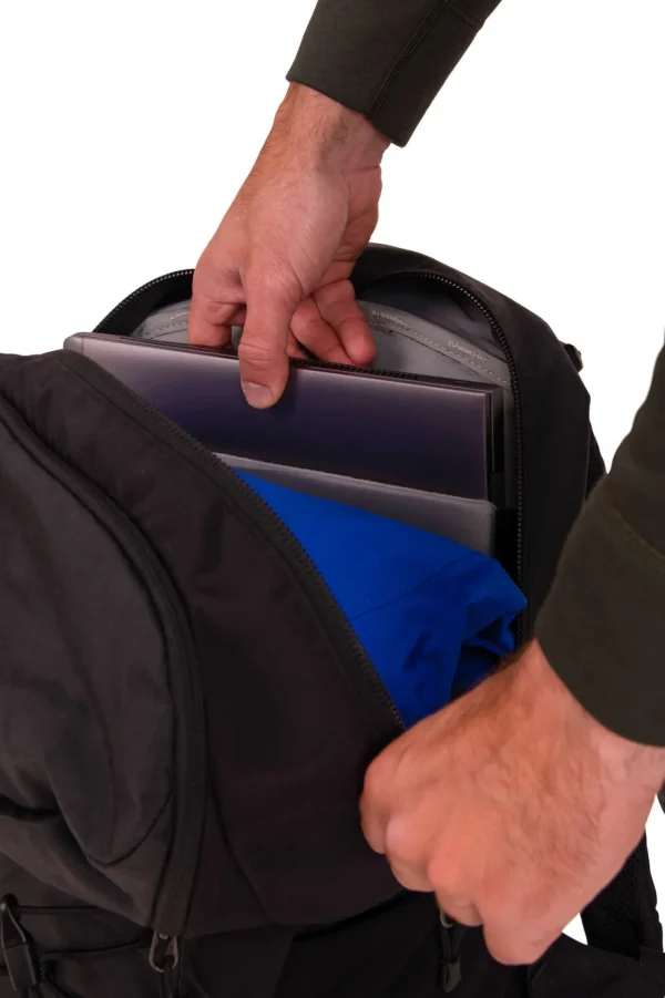 Voyager 35L Backpack>Macpac Clearance