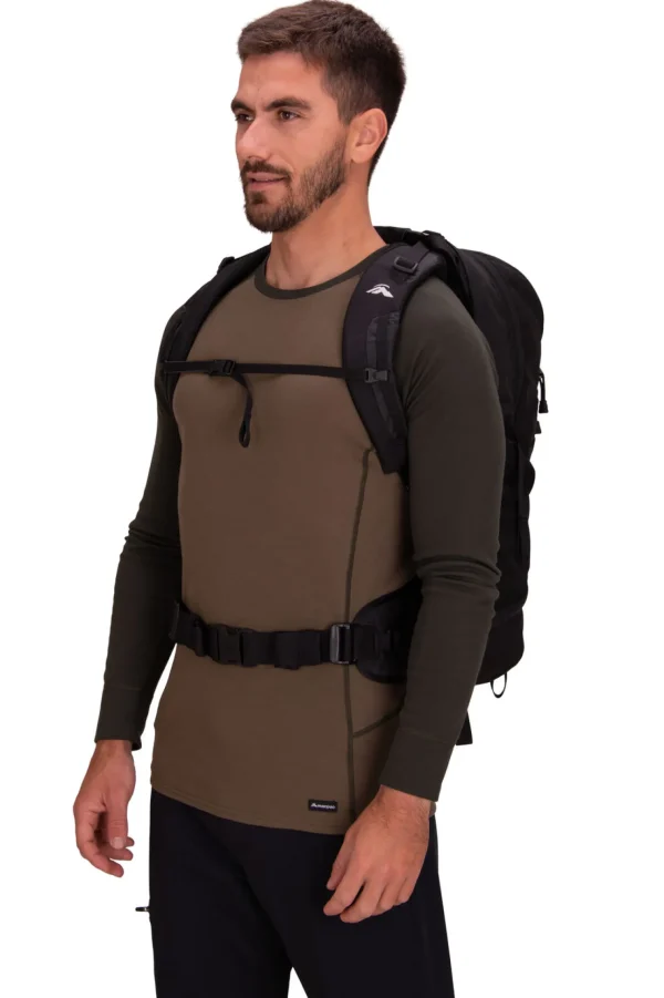 Voyager 35L Backpack>Macpac Clearance