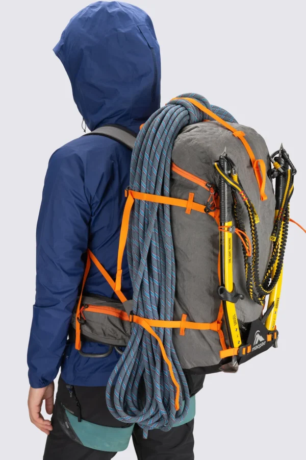 Nzat Pursuit 40L V3>Macpac Clearance