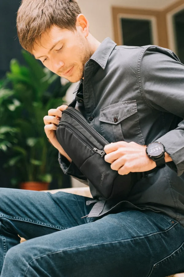 Pacsafe Vibe 150 Sling Pack>Macpac Store