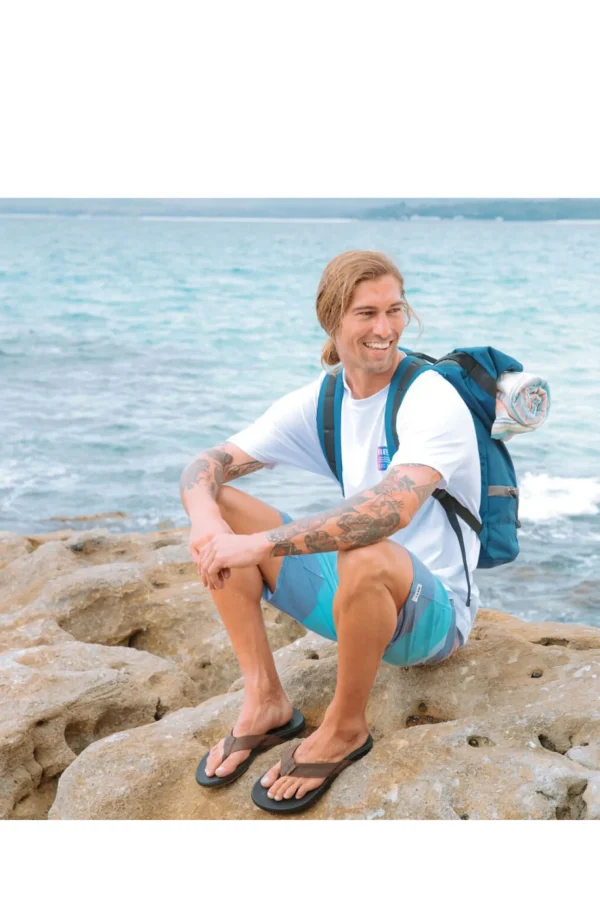 Reef® Men'S Cushion Phantom Leather Thongs>Macpac Store